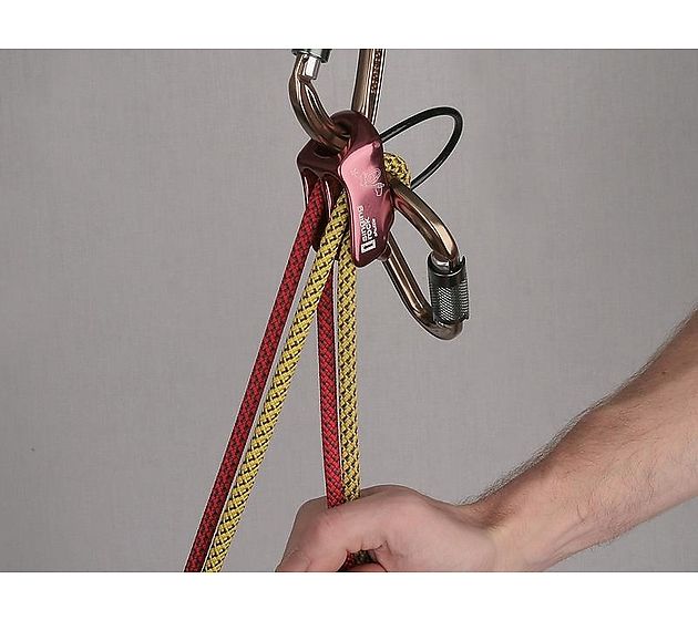 Singing Rock Shuttle Belay Device