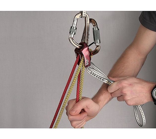 Singing Rock Shuttle Belay Device