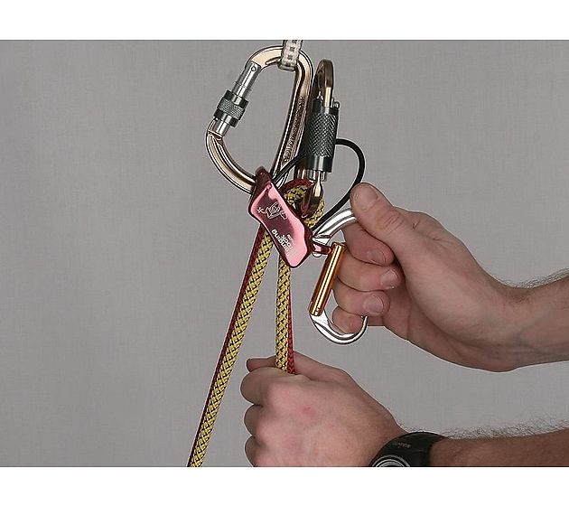 Singing Rock Shuttle Belay Device